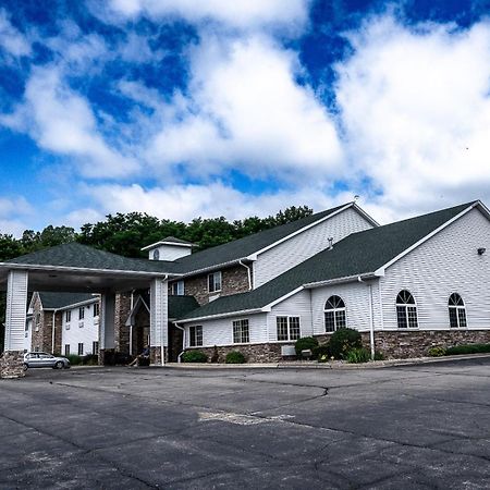 Savanna Inn & Suites Exterior photo