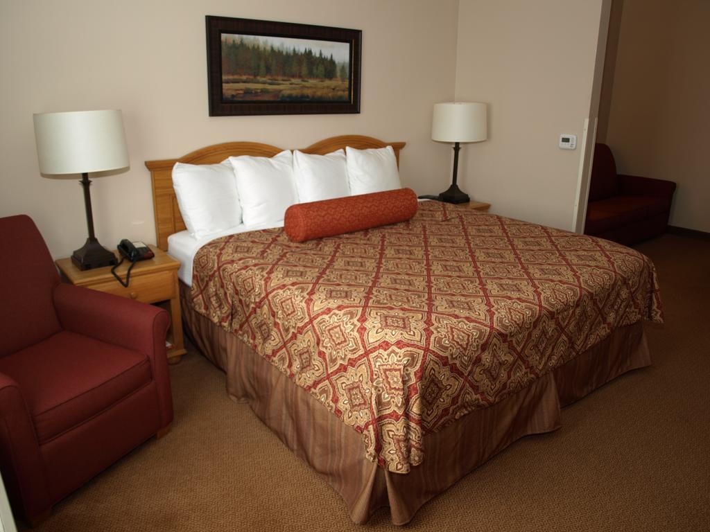 Savanna Inn & Suites Room photo