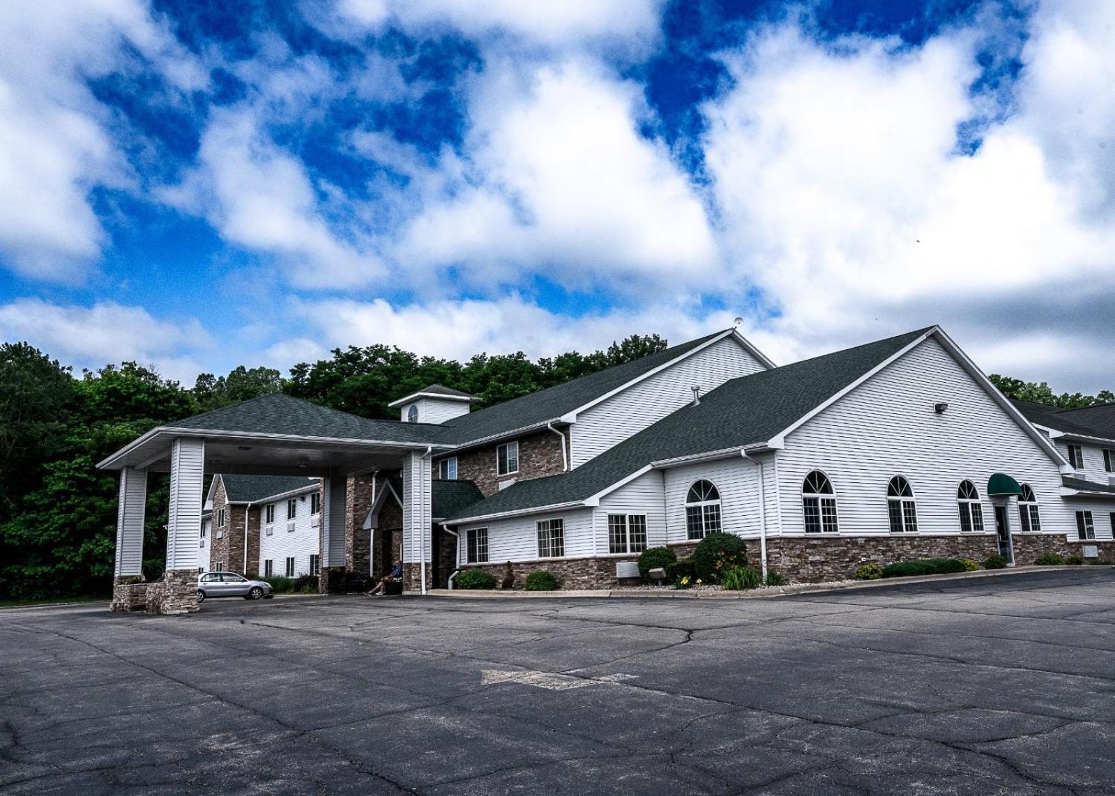 Savanna Inn & Suites Exterior photo