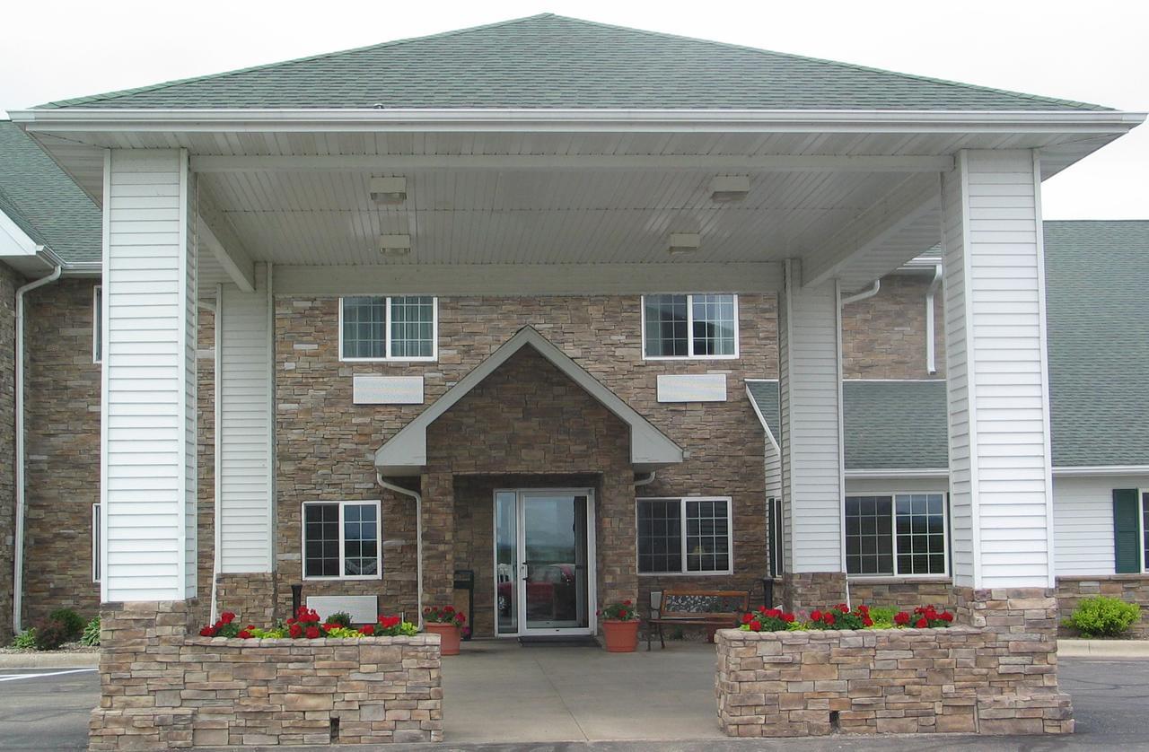 Savanna Inn & Suites Exterior photo