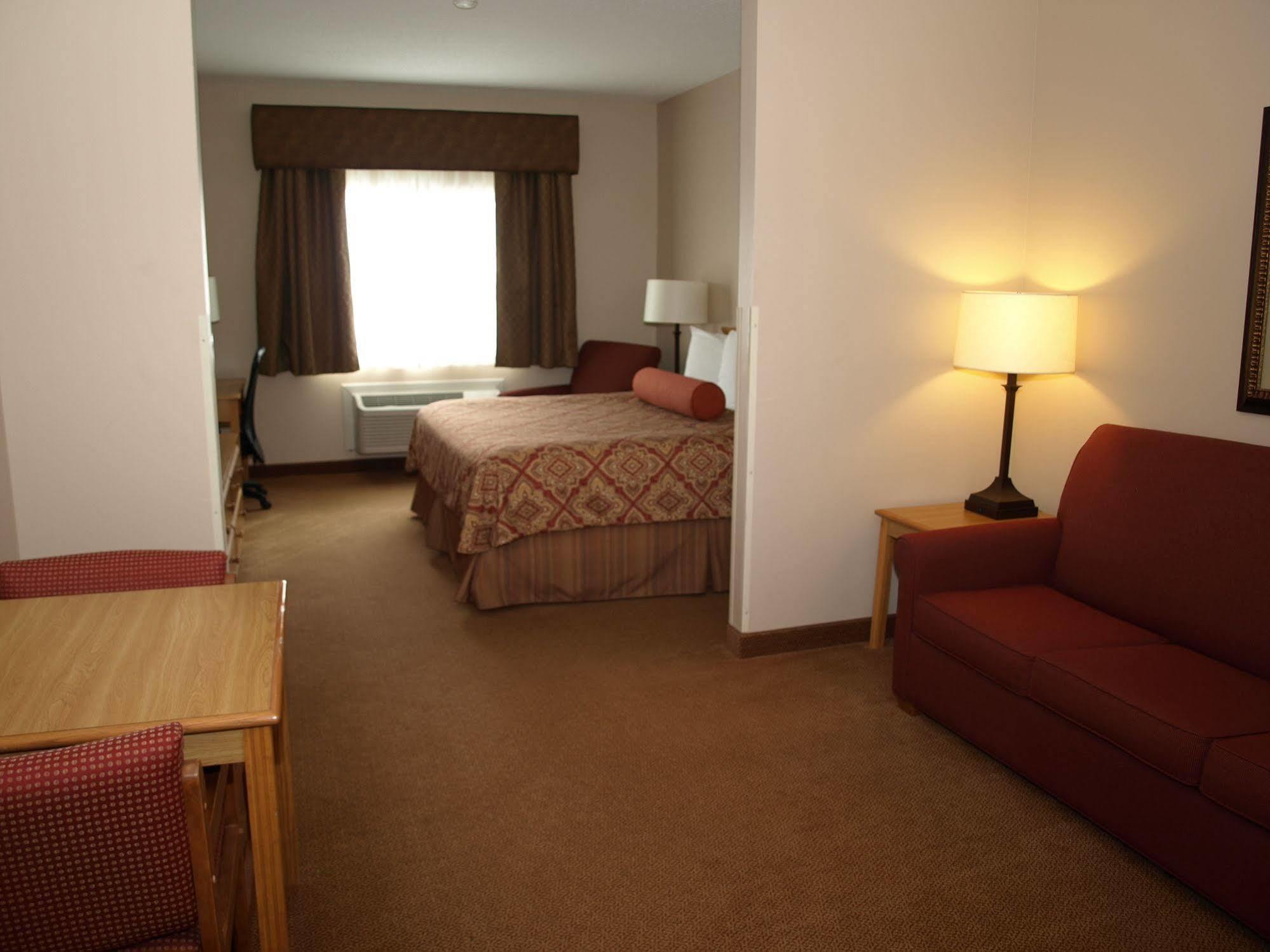 Savanna Inn & Suites Exterior photo